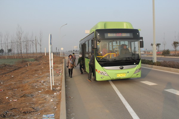 蟠龙新区开通首条公交线路