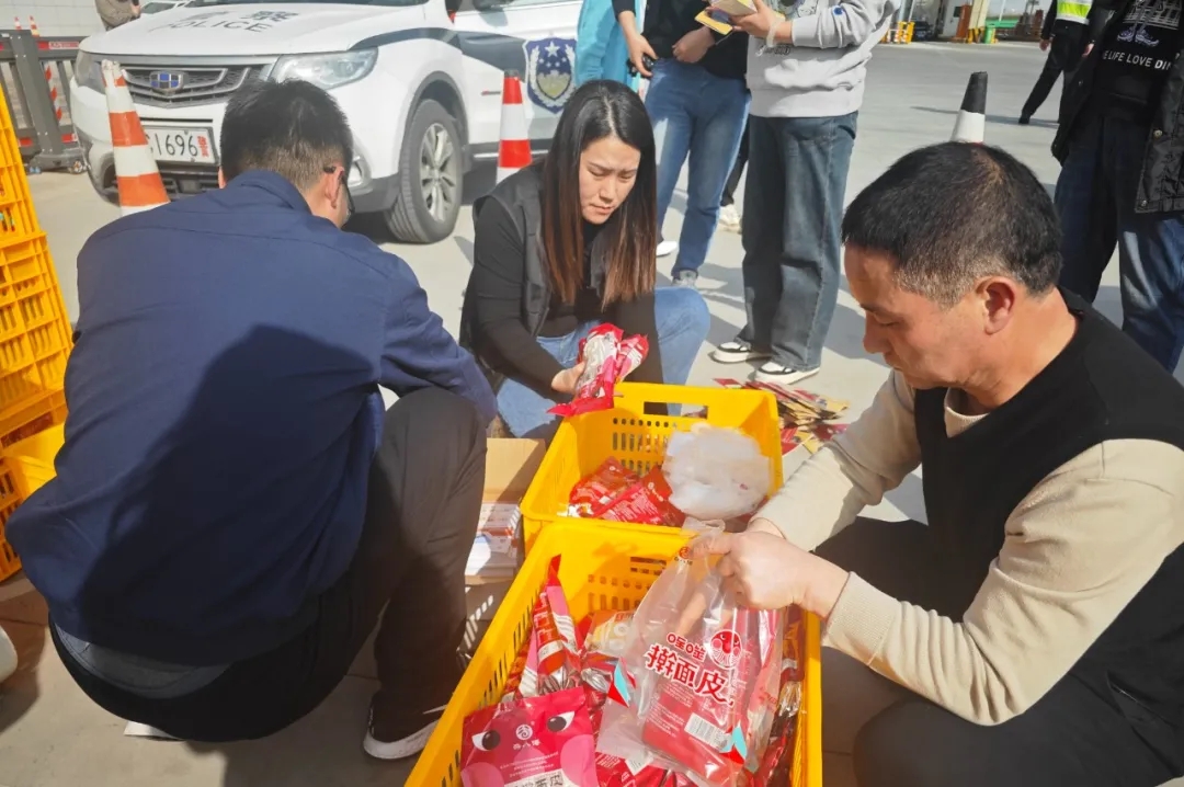 2000余份礼当送游客，杂八得来给宝鸡擀面皮上分啦~