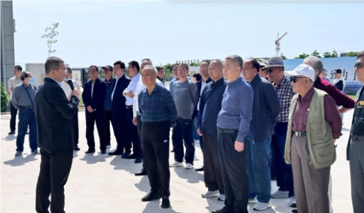 市政协离退休干部党支部深入蟠龙高新区考察高质量项目建设与新质生产力培育