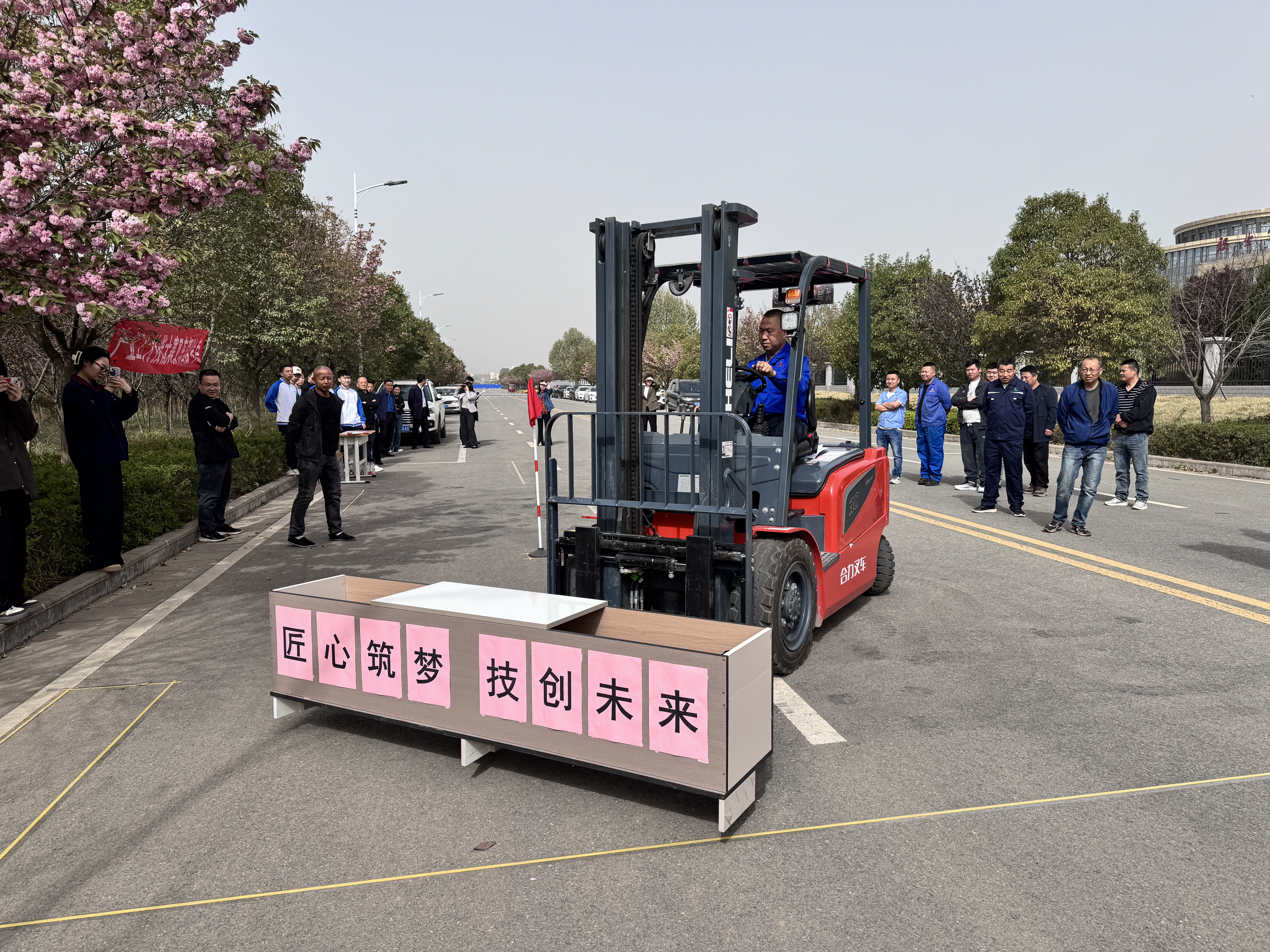 从“工”到“匠”——技能大赛书写新时代“工匠精神”