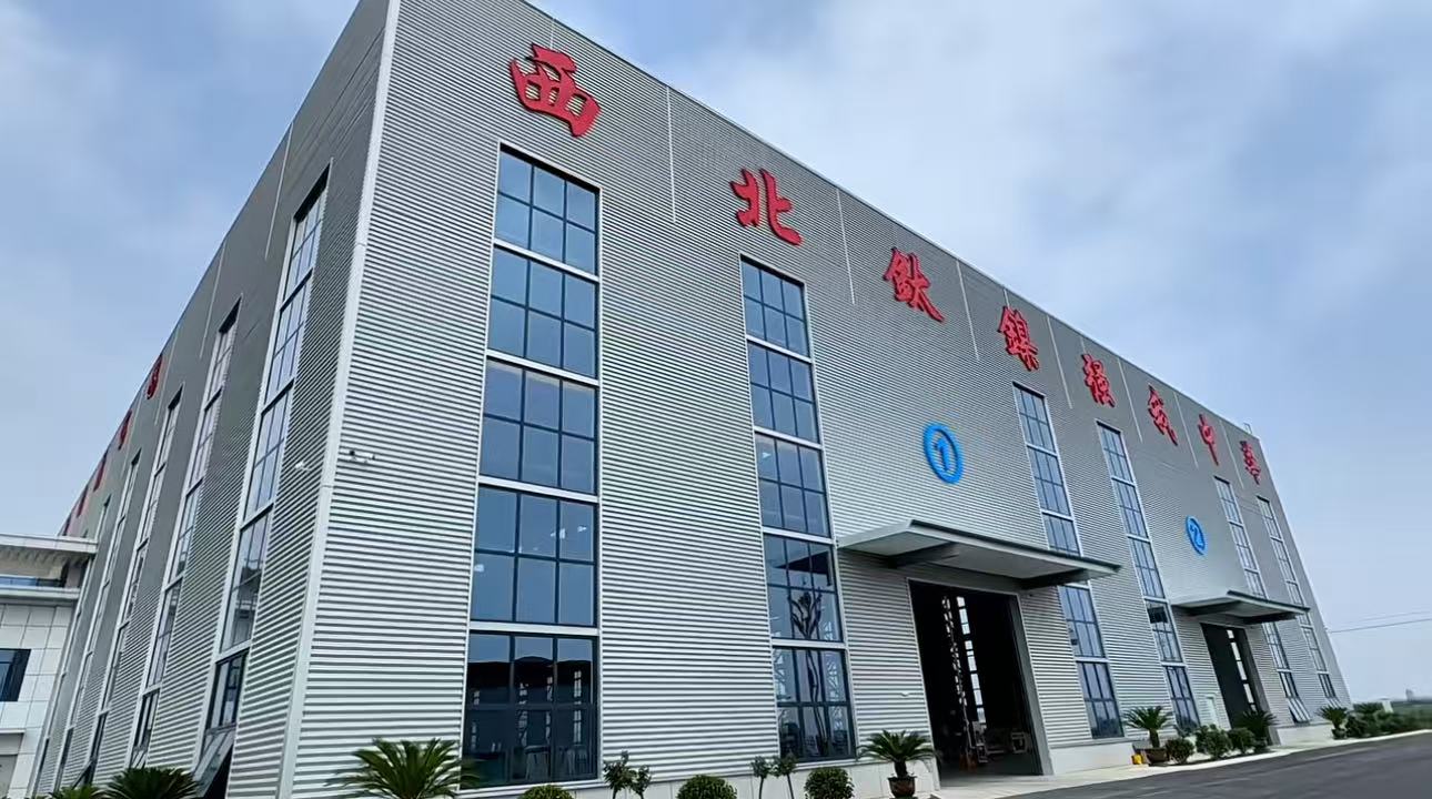 以奋斗为笔，以汗水为墨，蟠龙建设者用新产业、新岗位、新生活书写对祖国最深情的告白